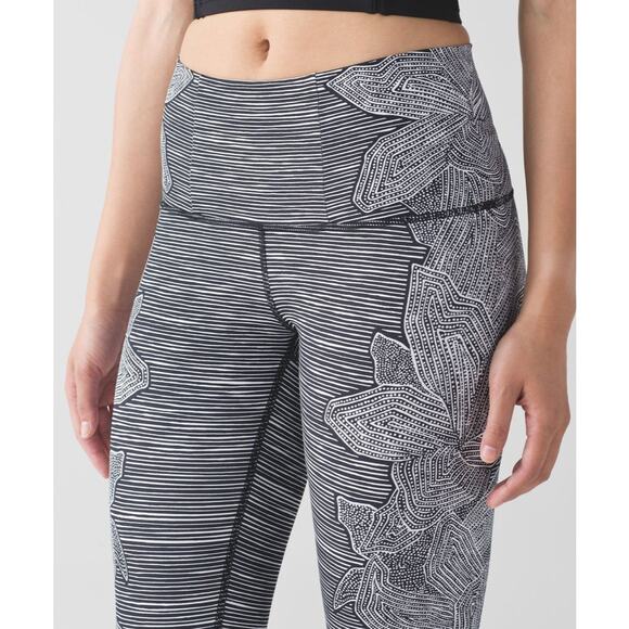 Lululemon Wunder Under Legging Pant (Hi-Rise)
Dottie Tribe White Black - Picture 3 of 9